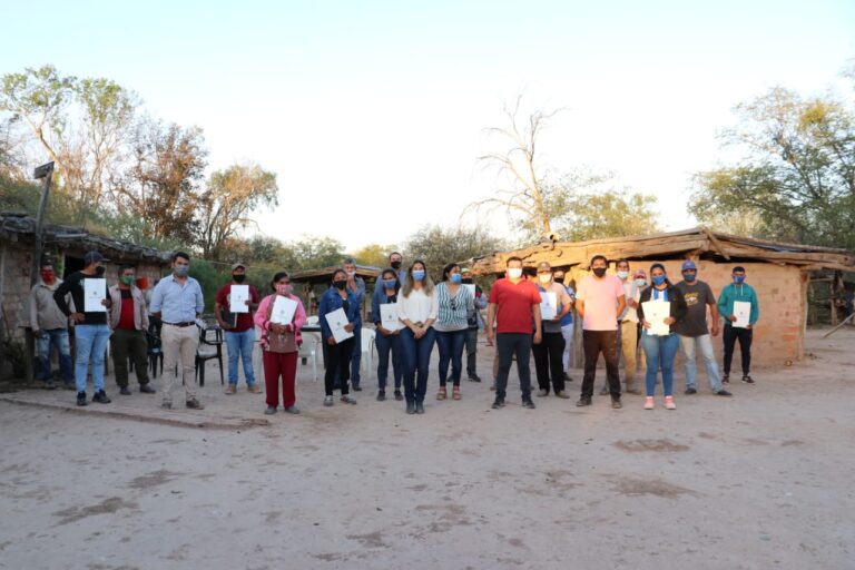 EL GOBIERNO ENTREGÓ ADJUDICACIONES DE CAMPOS A FAMILIAS