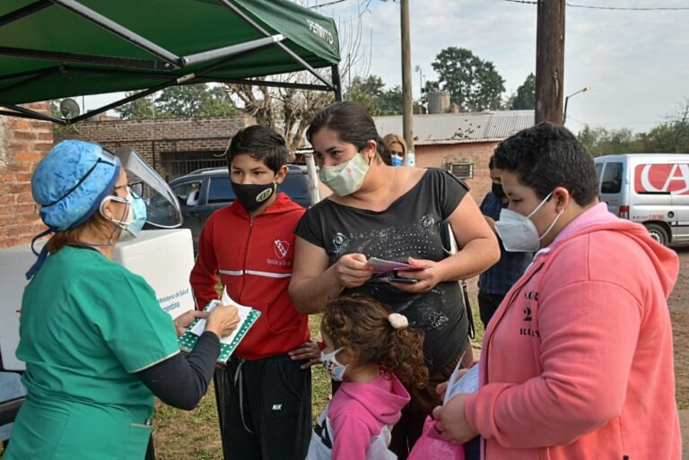 CASA POR CASA: SALUD PÚBLICA DISPUSO DE UN OPERATIVO