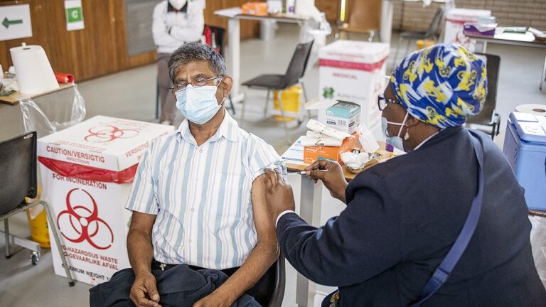 OMS: Dar una tercera dosis cuando África solo tiene al 2% vacunado