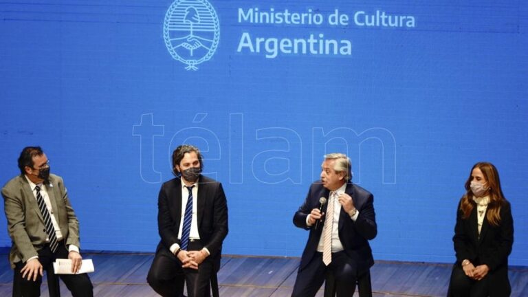 Fernández presentó medidas para ayudar al sector de la cultura