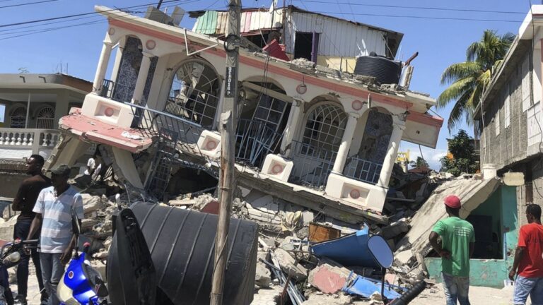 Desastre generalizado-Terremoto en Haití: 1.297 muertos