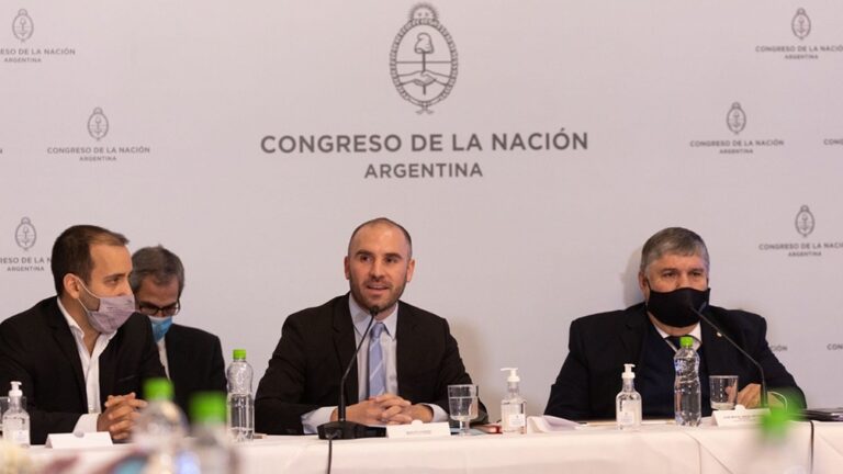 Guzmán: «Al asumir, teníamos un endeudamiento insostenible en moneda extranjera»
