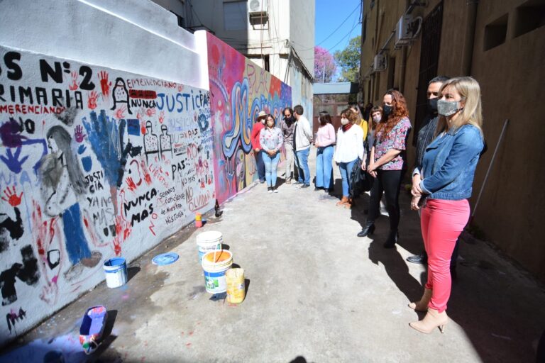 CON UNA VISITA GUIADA Y UN MURAL, REABRIÓ SUS PUERTAS LA CASA POR LA MEMORIA