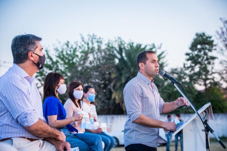 “MIENTRAS OTROS HABLAN DE CAMBIOS QUE NUNCA LLEGAN