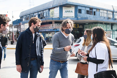 CAFIERO RECORRIÓ SAN ISIDRO Y DIALOGÓ CON COMERCIANTES Y VECINOS