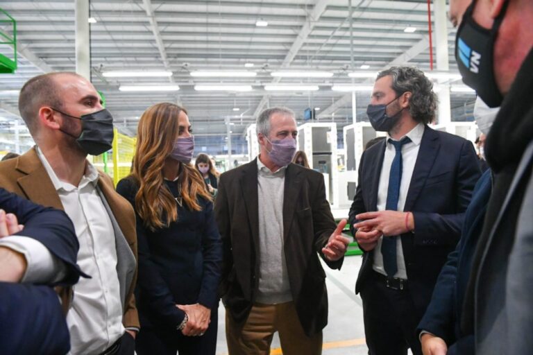 El presidente de la fábrica Visuar aseguró que se implementan «muy buenas políticas de consumo»