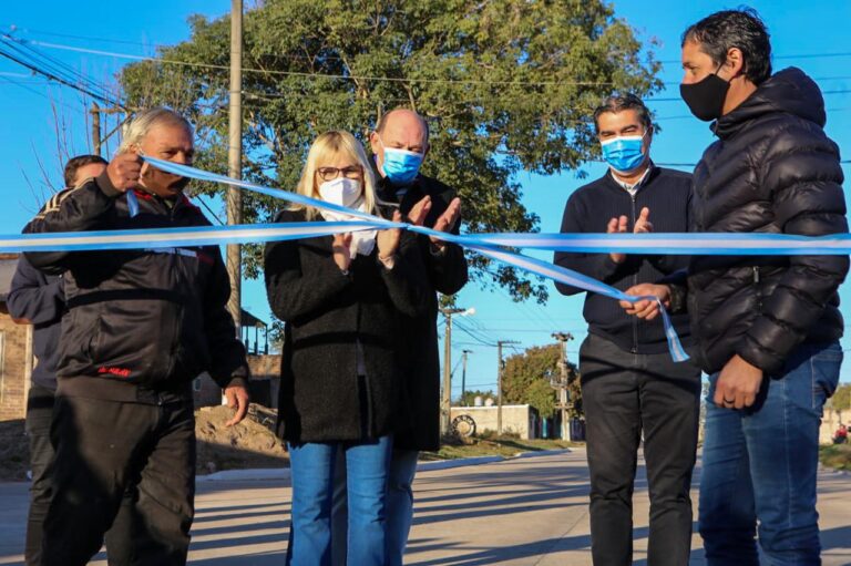 CAPITANICH INAUGURÓ PAVIMENTO URBANO EN FONTANA