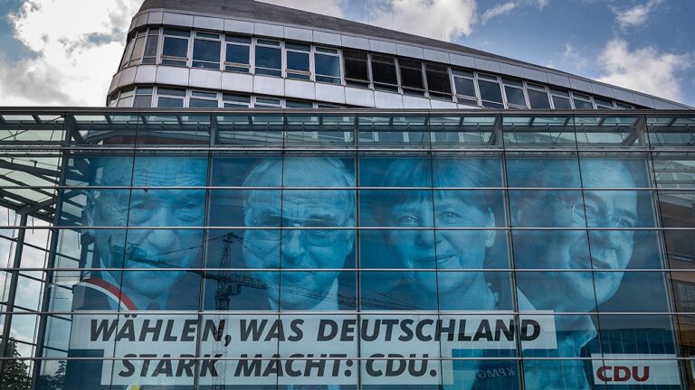 ELECCIONES: Sin un favorito claro, los alemanes eligen al sucesor de Merkel