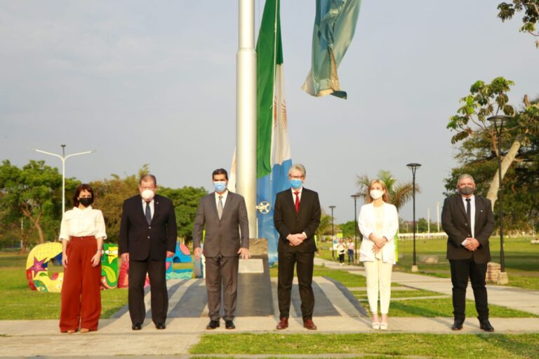 CAPITANICH ENCABEZÓ EL IZAMIENTO DE LA BANDERA DEL CHACO EN SU 14º ANIVERSARIO