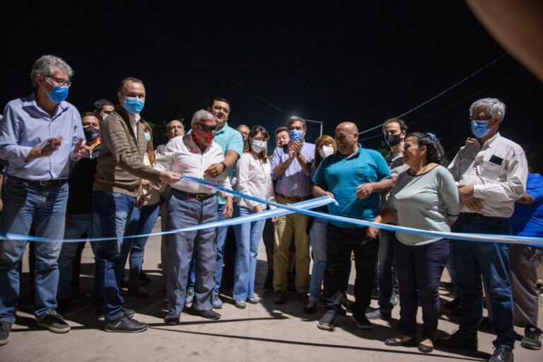 MÁS PAVIMENTO URBANO: CAPITANICH INAUGURÓ