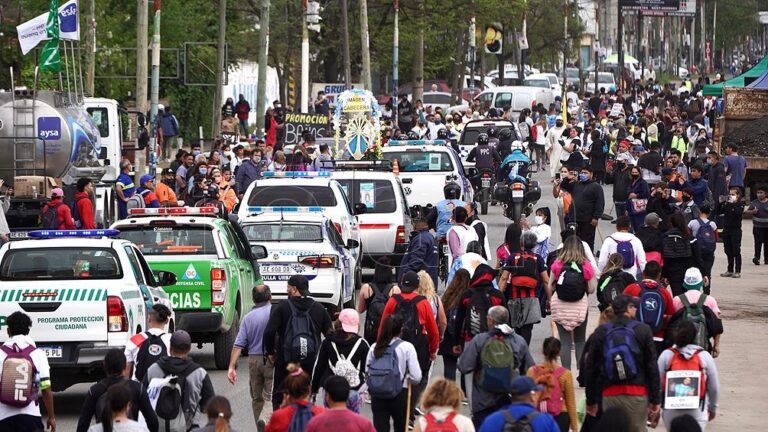 Desde Liniers: Miles de creyentes peregrinaron a Luján