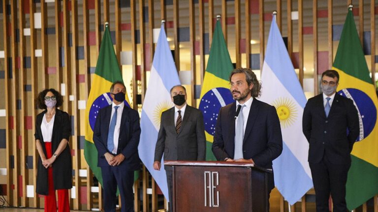 Reunión en Brasilia: Cafiero y su par de Brasil anunciaron