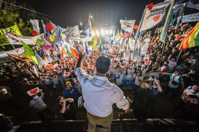 LISTA 501  Multitudinario cierre de campaña del Frente de Todos en Barranqueras con más de 30.000 personas