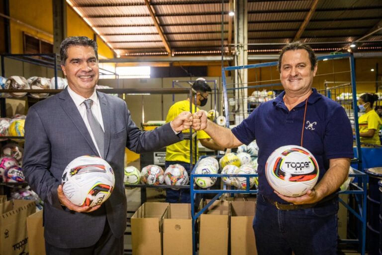 EN BRASIL, CAPITANICH VISITÓ LAS FÁBRICAS DE PELOTAS