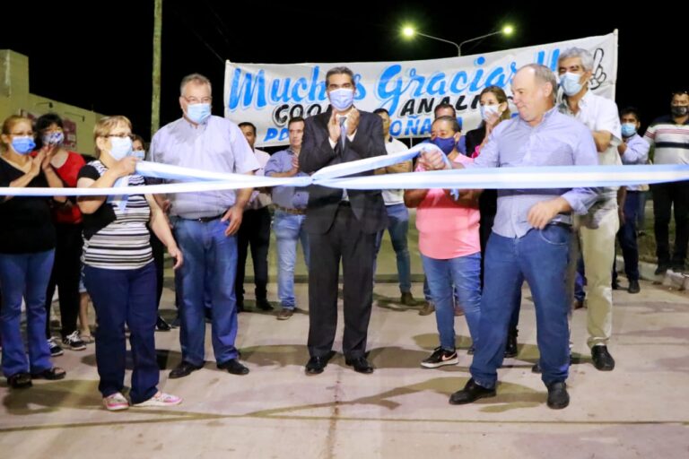 EN CASTELLI, CAPITANICH INAUGURÓ MÁS PAVIMENTO