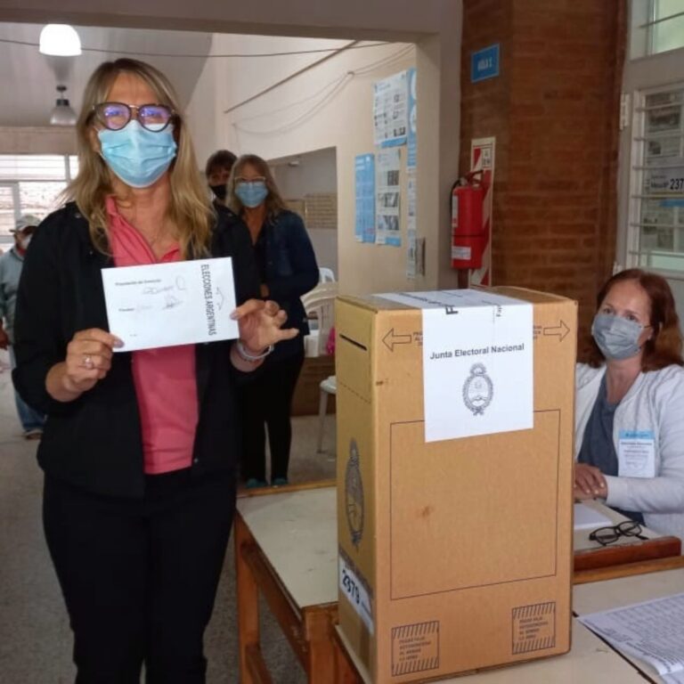 ELECCIONES GENERALES Desde Charata, Chomiak emitió su voto