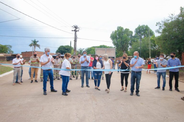 EL GOBIERNO INAUGURÓ MÁS PAVIMENTO EN FONTANA