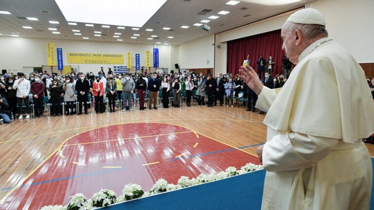 Francisco criticó el «mundo virtual lleno de apariencias»