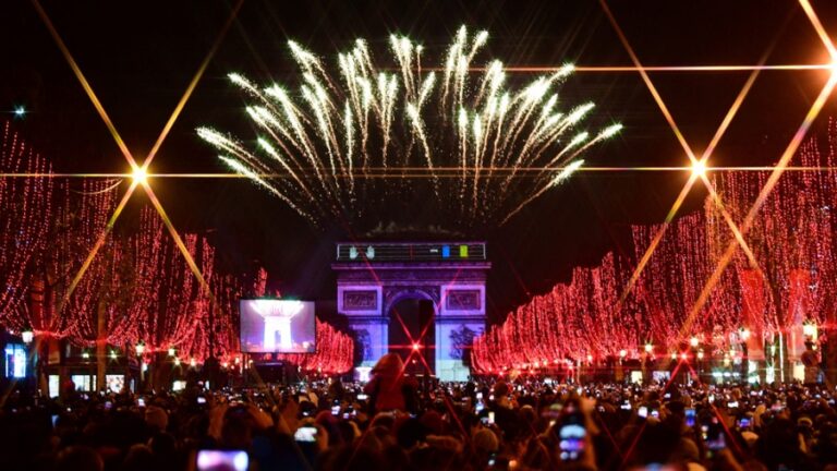 París anula fuegos artificiales y conciertos de fin de año