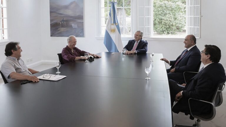 El Presidente anunció un bono especial para estatales