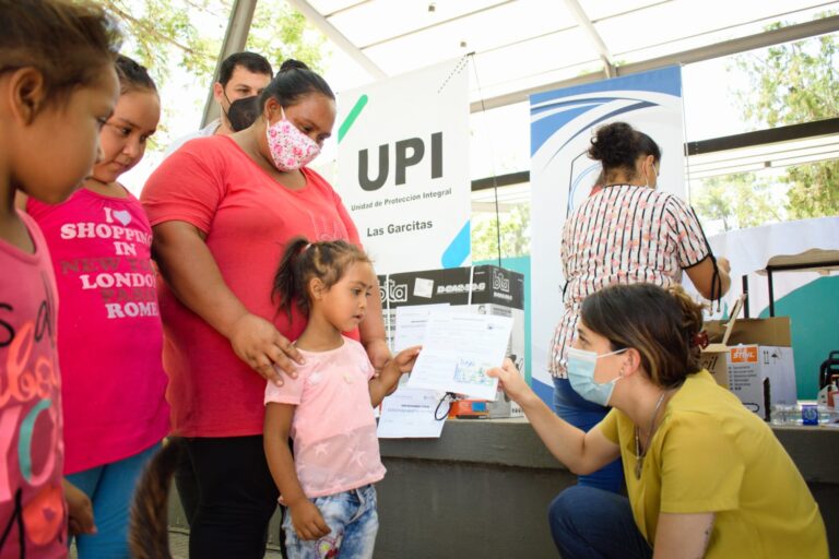 DESARROLLO SOCIAL ENTREGÓ ASISTENCIA A FAMILIAS