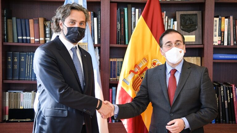 Cafiero agradeció el apoyo de España en las negociaciones