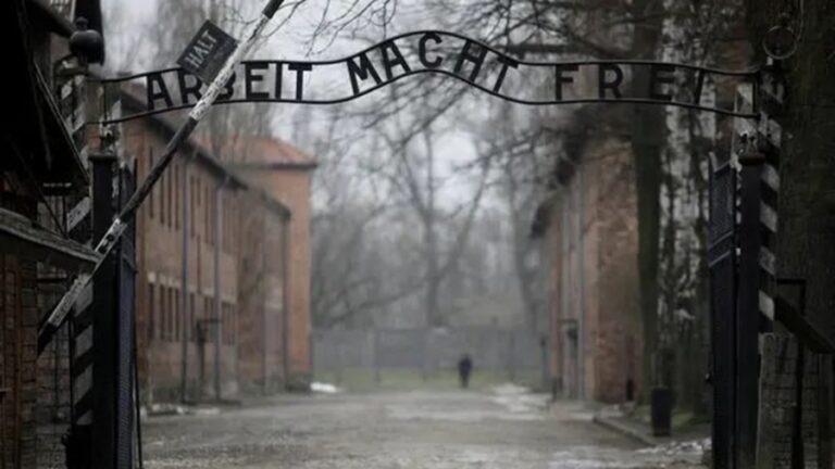 «Recordar el Holocausto nos duele