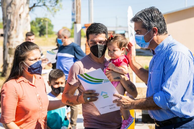 COTE LAI: CAPITANICH ENTREGÓ VIVIENDAS CUYA EJECUCIÓN