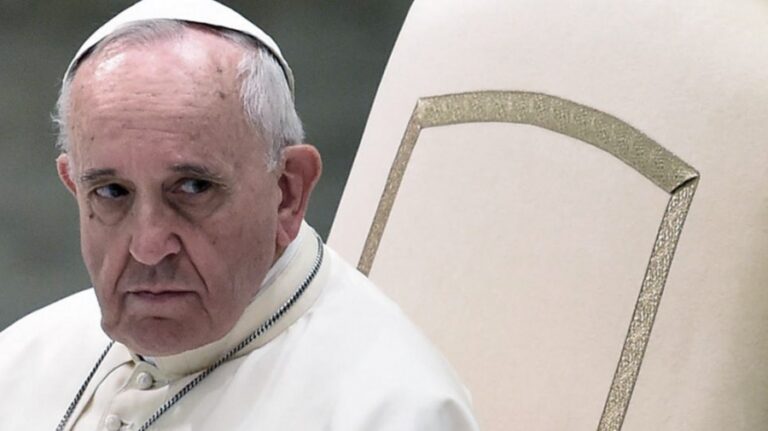 Vaticano: El Papa se presentó en la embajada rusa