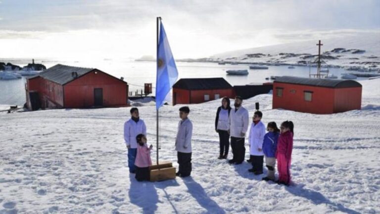Con 15 alumnos, la única escuela de la Antártida
