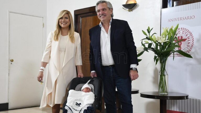 Alberto Fernández y Fabiola Yañez presentaron a su hijo