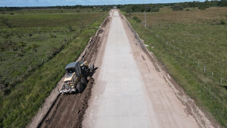 EL GOBIERNO PAVIMENTA EL ACCESO A SELVAS DEL RÍO DE ORO