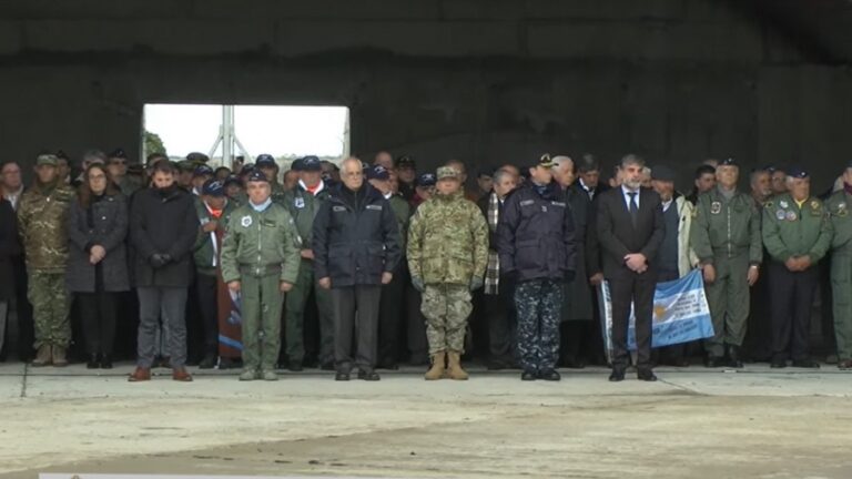 Taiana encabeza la ceremonia por el 40°