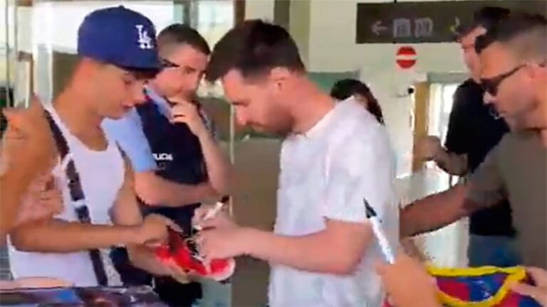 Messi llegó a Barcelona para pasar el último tramo de sus vacaciones