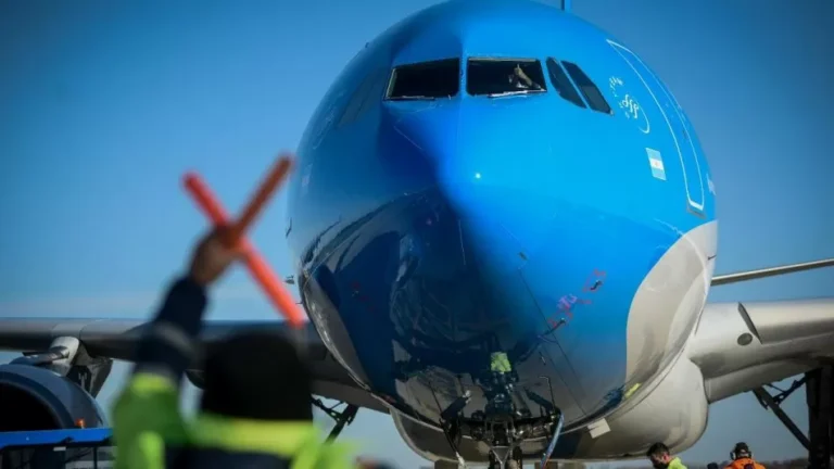 AEROLINEAS ARGENTINAS TRANSPORTARA 600 MIL