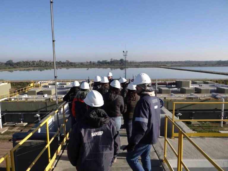 ESTUDIANTES DE LA UTN VISITARON LA PLANTA   