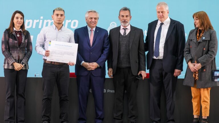 Alberto Fernández: “Invertir en educación es pensar a futuro y nunca es un gasto”