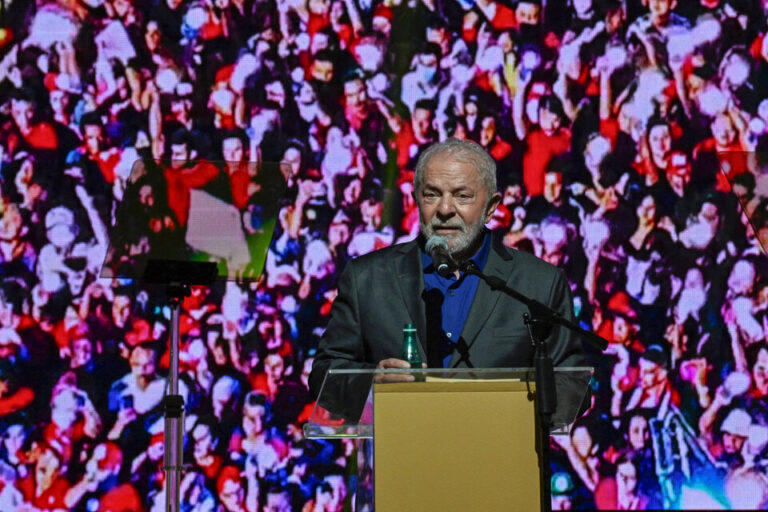 El domingo puede ganar en primera vuelta las presidenciales de Brasil.