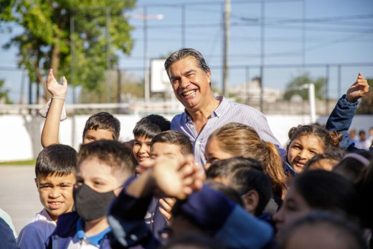 EL GOBIERNO INAUGURÓ UN NUEVO PLAYÓN DEPORTIVO   