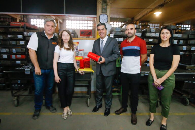 CAPITANICH RECORRIÓ LAS INSTALACIONES DE LA FIRMA «FILTROS HASTING»