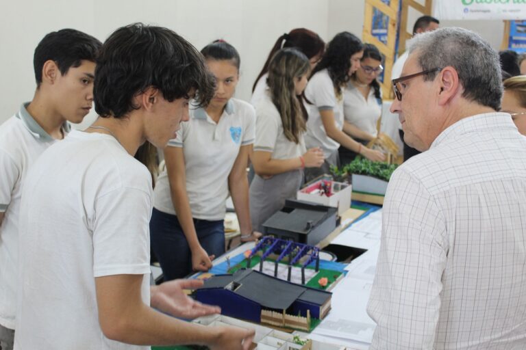 ESTUDIANTES DE LA ESCUELA TÉCNICA N° 2