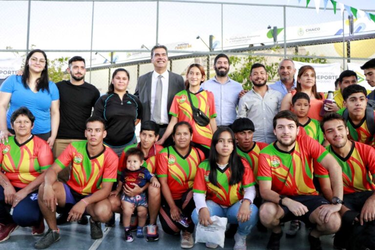 El gobernador presentó el programa en el polideportivo “Jaime Zapata”