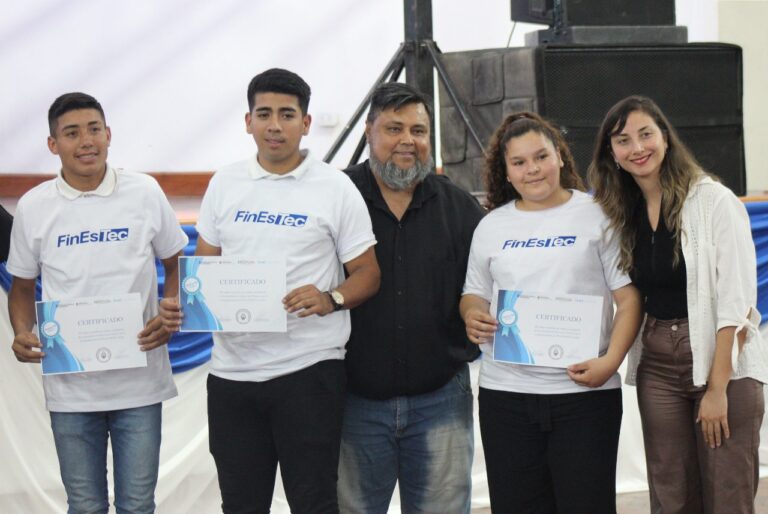 MÁS DE 100 ESTUDIANTES CHAQUEÑOS EGRESARON