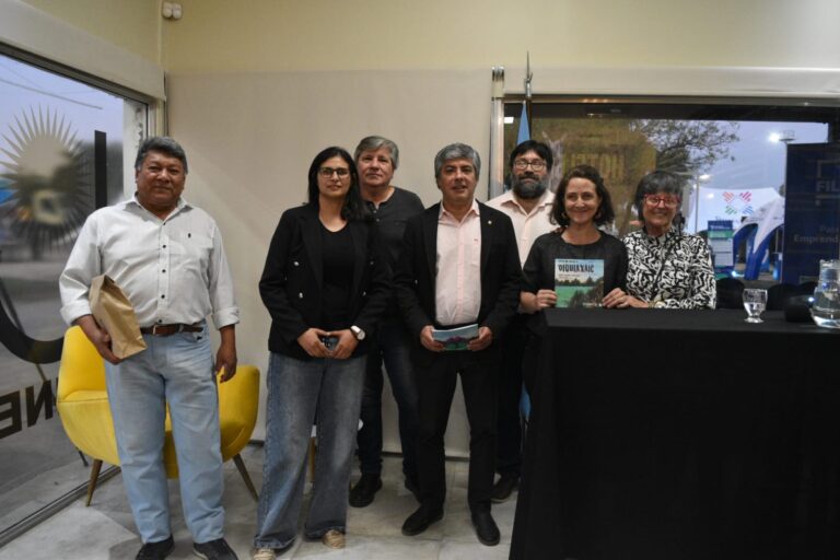 EL PRIMER LIBRO DE LA EDITORIAL DE LA UNNE EN ESTA LENGUA