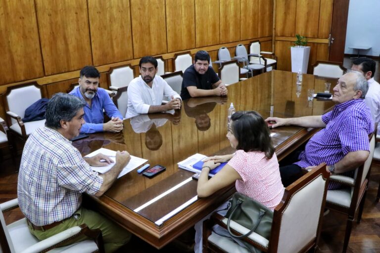 CAPITANICH RECIBIÓ A TRABAJADORES FERROPORTUARIOS