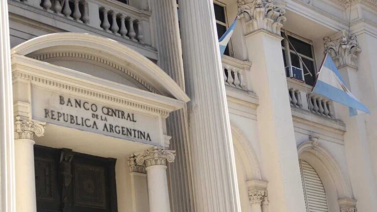 El Banco Central compró US$ 147 millones y el dólar oficial cerró a $183,12