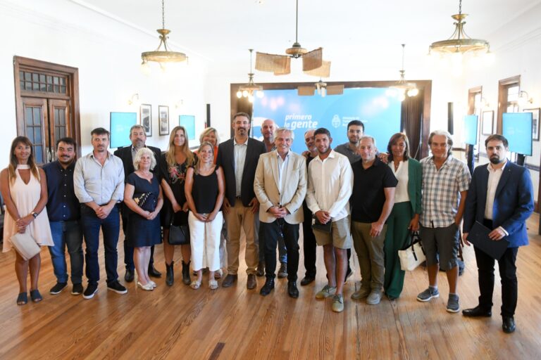 Alberto Fernández celebró tener “una temporada turística récord en 2022 y 2023”