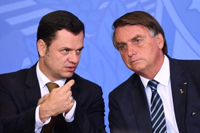 Brasil: Congelan las cuentas de Bolsonaro y detienen a su ministro de Justicia