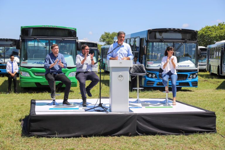 CAPITANICH PRESENTÓ LOS PRIMEROS 100 COLECTIVOS DEL SITAM