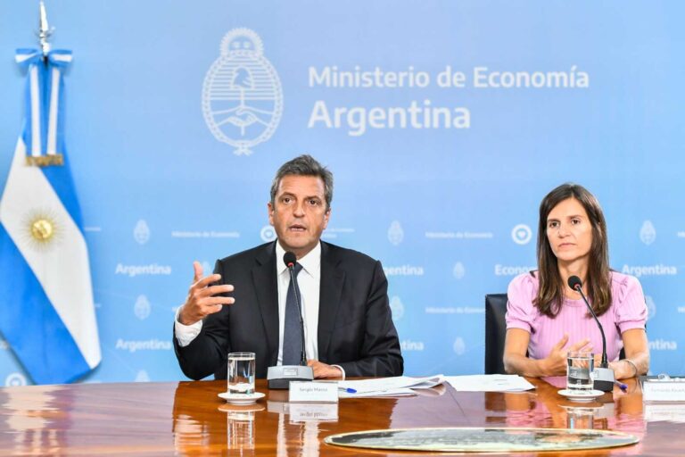 Anuncio de Fernanda Raverta y Sergio Massa